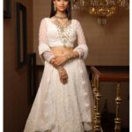 Meenakshi Chaudhary Instagram - 🕊️ 🕊️ 📸 @pranav.foto Jewellery by @kishandasjewellery Outfit @kkashi.official Styling @rashmitathapa Muah @boithoque