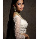 Meenakshi Chaudhary Instagram - 🕊️ 🕊️ 📸 @pranav.foto Jewellery by @kishandasjewellery Outfit @kkashi.official Styling @rashmitathapa Muah @boithoque