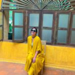 Mona Singh Instagram - Keep the smile on #yellow #sunshine #wonderfulworld #instagood 📸 @srg3075