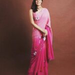 Mona Singh Instagram - Stand tall Laugh loudly and be who u truly are #merimarzi #standtall #beu #instagood #instamood