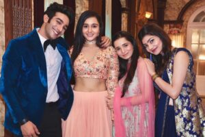 Munira Kudrati Instagram - All the beauties in one frame 😂
.
.
.
.
.
.
.
#bhagyalakshmi