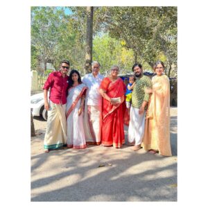 Nakul Instagram - Akira’s first Tirupati trip 🙏🏼

📸 @danushbhaskar 

My Kurtha @vastara_thelabel 
Akira’s Paavadai @collectiveamara 

#myakira #khulbeetails #khulbaebee #khulbee #familytrip