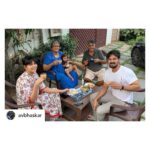 Nakul Instagram – Good morning Fam! 

Posted @withregram • @avbhaskar Evening well spent. @srubee @actornakkhul @jamunabhaskar #myakira #khulbeetails #khulbaebee #wearefamily #avbhaskar #teatime #shotoniphone
