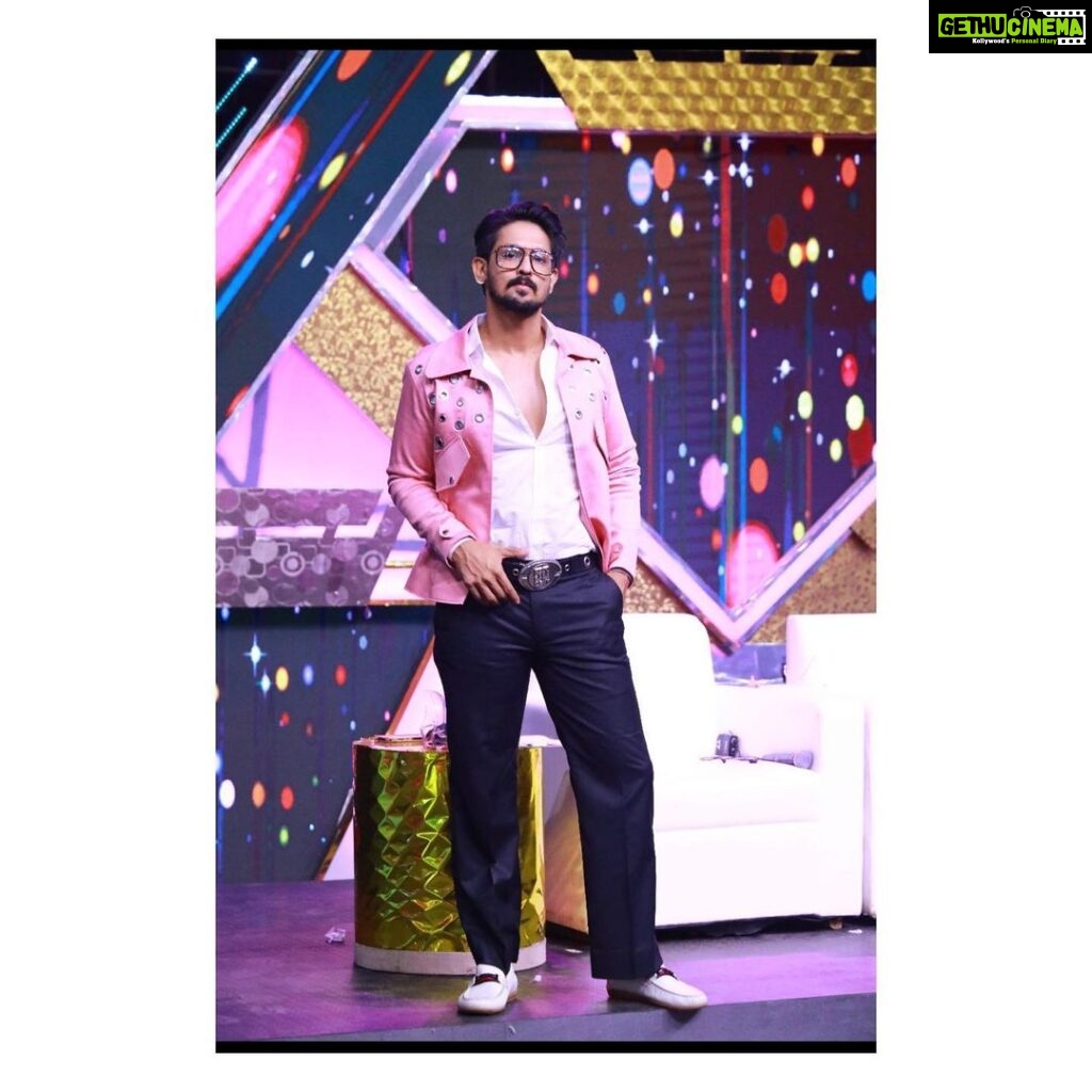 Nakul Instagram - Time to Discooooooo! 🕺🏼❤️ . . MUAH: @salomirdiamond & @raisedbrowsbybhavani ❤️ . Designer: @andy_k_studio 🤘 . 📸 @vishnukanth_gk 👍🏼 . #bbjodigal #realityshow #judge #dancechallenge