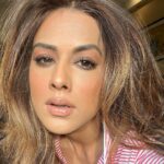 Nia Sharma Instagram - What’s the First thing you do in the morning.. Me: Thank you if you’ve liked my nude makeup look. I did it. Ima be a pro😑❤️ Gwalior