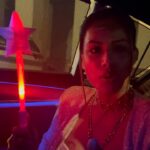 Nia Sharma Instagram - The 🪄magic wand and limitless food night… Thankssss @neumaindia for hosting us so amazingly well.💯 @ushaa2863 @gautam.sharma13 thanks for buying me such an expensive magic wand😅 Neuma