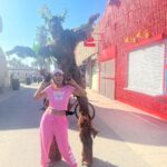 Nia Sharma Instagram - This used to be My usual day back in school. I beach hopped to discover my favourite spot on the last day at Venice beach…asked around ..but only if anyone knew my vibe.. they’d lead me here already.. Would’ve stayed here all night only if there wasn’t a flight to catch.. #venicebeachcalifornia Venice Beach, Los Angeles