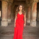 Nia Sharma Instagram - Look for the Red Flags.. 🚩 Me: Hair @sankpalsavita Look: Beautiful 😉😑 Gwalior Fort