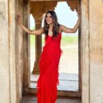 Nia Sharma Instagram - Look for the Red Flags.. 🚩 Me: Hair @sankpalsavita Look: Beautiful 😉😑 Gwalior Fort