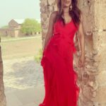 Nia Sharma Instagram - Look for the Red Flags.. 🚩 Me: Hair @sankpalsavita Look: Beautiful 😉😑 Gwalior Fort