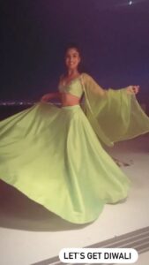 Pallavi Sharda Instagram - Classic. Too busy dancing to take pictures with all the legends present, including the one who brought a community together to break bread and break it down together to the tune of tootak tutiya in celebration of Diwali! 

But what a blessing! To share in the raw combustion of energy that happens when the veils come down, the dhol kicks in. Thank you @lilly for building a stage for that energy to pop! Cooker di seetteee baj gayee 🎶 💃🏽 #loveandlight2022