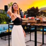 Parull Chaudhry Instagram - Just the perfect sundowner with a postcard view 😍 Good food, great service, friendly staff just what you need for a perfect evening. Congratulations on the launch of SORA Thank you @fairfieldbymarriottmumbai for hosting me. It was exactly what a sundowner is supposed to be… relaxed with a great vibe ❤️ #sundowner@sora #sora #poolsidelounge #rooftop #airportview Fairfield by Marriott, Mumbai International Airport