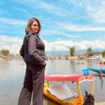 Parull Chaudhry Instagram - There are a few places that are just like postcards. They require no filter. It was my first trip to Srinagar, and I still can’t get over the beauty of this state. A must visit for everyone. Top @zara Trousers @hm Jacket @mango Shoes @bata.india #throwback #dallake #srinagar #parullchaudhry #actor #influencer #contentcreator #parullians #explore #bhagyalakshmi #jofithaiwohhithai #traveller #vlogger #chaudhryonthego #fashion #fitness #beauty #lifestyle #fashionblogger #beautyblogger #yogini #fitnessmotivation #travel #saasbahuaurbetiyaan #parullkipaltan Dal Lake, Srinagar