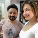 Parull Chaudhry Instagram - The art and the artist @sameersalmanitheartist ❤️ Ho gaya pyaar mujhe ek baar phir apne aap se 😃 @sameersalmani ❤️ thank you for always being there, and the credit for all the compliments goes to you. Thank you yaar 🤗 #reels #reelsinstagram #reelsvideo #trendingreels #trending #hairstyles #haircut #hairstylist #haircolor #parullchaudhry #actor #influencer #contentcreator #parullians #explore #bhagyalakshmi #jofithaiwohhithai #traveller #fashion #fitness #beauty #lifestyle #fashionblogger #beautyblogger #travel #saasbahuaurbetiyaan #parullkipaltan #sameersalmani #sameersalmanitheartist Mumbai - मुंबई