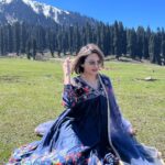 Parull Chaudhry Instagram - “गर बार-रू-ए-ज़मीनअस्त; हमीनास्त, हमीअस्त हमीनास्त। Gar firdaus bar rue zami ast/ hami asto hami asto hami ast” (If there is a heaven on earth, it is here, it is here, it is here). And after experiencing the true of beauty of the state of Kashmir I can say this quote describes it perfectly. And the locals thought I am a Kashmiri, would take that as a compliment ❤️ Gorgeous outfit @thebairaas ❤️ PR @maverick.communication01 #parullchaudhry #actor #influencer #contentcreator #parullians #explore #bhagyalakshmi #jofithaiwohhithai #traveller #vlogger #chaudhryonthego #fashion #fitness #beauty #lifestyle #fashionblogger #beautyblogger #yogini #fitnessmotivation #travel #saasbahuaurbetiyaan #parullkipaltan #reels #reelsinstagram #reelsvideo #ootd #indianwear Doodhpathri Budgam
