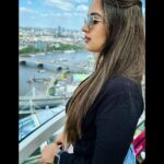 Pujita Ponnada Instagram - 🇬🇧🌁 ❤️ #pujitaponnada #ukdiaries #exploringuk #exploringlondon London Eye, London Uk