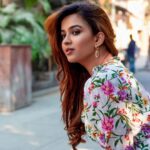 Pujita Ponnada Instagram - Exploring the beautiful lanes of Mumbai 🍁 Clicked & edited by @vishwasgonsalves #pujitaponnada