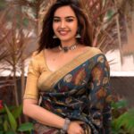 Pujita Ponnada Instagram - This beautiful saree deserves another post, so here it is 💙 Shot & edited @portsbyady Saree @vastra_kamakshi #pujitaponnada