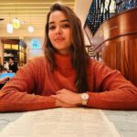 Pujita Ponnada Instagram - Different stages of waiting for food 🍱🌶️ #pujitaponnada #ukdiaries #exploringlondon Dishoom, Covent Garden
