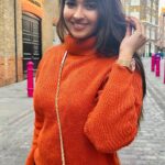 Pujita Ponnada Instagram - 🛍️ 💃🏻🧡 #pujitaponnada #reels #instagood #ukdiaries #shoppingday #exploringlondon Louis Vuitton 40 New Bond Street