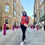 Pujita Ponnada Instagram - Exploring Oxford Street 🇬🇧 #pujitaponnada #ukdiaries #exploringlondon Oxford Street, London England