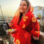 Ragini Dwivedi Instagram - JAI MAATA DII 💕 Maa ka ashirwad Sab se zaroori Sachiya Jyotha wali MAATA Teri Sada hi jaaaaaiiiiii #raginidwivedi #ragini #positivevibes #newbalance #newbeginnings #newpost #post #spiritualjourney #spiritualgrowth #hometown #pind #familytime #familylife #instagood #instagram #chintpurnimata🙏 #godfirst #smile #powerofpositivity #poweroflove #prayfortheworld Chintpurni Mata, Himachal Pradesh