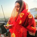 Ragini Dwivedi Instagram - JAI MAATA DII 💕 Maa ka ashirwad Sab se zaroori Sachiya Jyotha wali MAATA Teri Sada hi jaaaaaiiiiii #raginidwivedi #ragini #positivevibes #newbalance #newbeginnings #newpost #post #spiritualjourney #spiritualgrowth #hometown #pind #familytime #familylife #instagood #instagram #chintpurnimata🙏 #godfirst #smile #powerofpositivity #poweroflove #prayfortheworld Chintpurni Mata, Himachal Pradesh