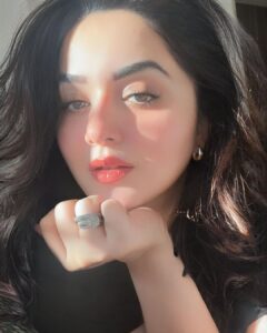 Ragini Nandwani Instagram - Good morning ……. #sunday #kaalimaa #love #newpost #viralpost #sunkissed #picture #loveyourself #weekendvibes #ring #lips #celebrity #influencer #hotonbeauty #loveanimals #peta #mumbai #dubai #jbr #dehradun