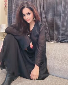 Ragini Nandwani Instagram - Good night Midnight #nightphotography #blackpanther #sexyshoes #slayqueen #influencers #makeuptutorial #celebrityfashion #nails #pinkpinkpink #instadaily #postthepeople #instamood #sexyactresses #mumbai #dubai #dehradun