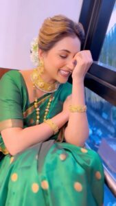 Rupali Bhosale Instagram - TRENDING TRENDING TRENDING ❤️ 

Makeup & Video @thevinodsarode 

Styled by @paragjaysingpure 

Brand @rankajewellersofficial 

Managed by @its_ashwini_shendge & @creativesparkcelebrity
.
.
.
.
.
.
#LifeIsBeautiful #TrendingReels  #FeelLife #FeelItReelIt #InstaGood #PositiveVibes #InstaVideo #Monday #MondayVibes #Ootd #Saree #SareeLove #RupaliBhosle #RockingRupali #RupaliWinningHearts #KeepLoving #Sanjana #StarPravah #AaiKutheKayKarte 🧿