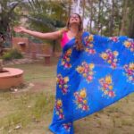 Rupali Bhosale Instagram - ❤️ OLD IS GOLD ❤️ Hair & Video by @ruksar__99 Makeup 🙋🏻‍♀️ . . . . . . #LifeIsBeautiful #OldSong #OldIsGold #FeelLife #FeelItReelIt #InstaGood #PositiveVibes #InstaVideo #Thursday #ThursdayVibes #Ootd #Saree #SareeLove #RupaliBhosle #RockingRupali #RupaliWinningHearts #KeepLoving #Sanjana #StarPravah #AaiKutheKayKarte 🧿