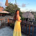 Samiksha Jaiswal Instagram - The perfect golden glitter glow.✨ . . . . . . . . . . . . . . #goldenhour #sunset #kamandalu #ubud #nature #saturday #travel #instagram