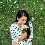 Samiksha Jaiswal Instagram – “Daisies are like sunshine to the ground.” 🤍