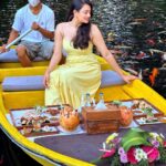 Samiksha Jaiswal Instagram – Picnic on a boat with koi fishes all around!💛

Serenity!💛

.
.
.
.
.
.
.
.
.
.
.
.
.
.
#kamandalu #ubud #koifish #date #picnic #instagood