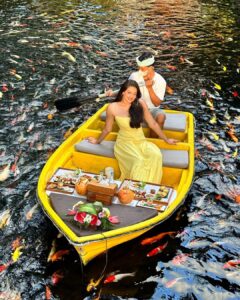 Samiksha Jaiswal Instagram - Picnic on a boat with koi fishes all around!💛

Serenity!💛

.
.
.
.
.
.
.
.
.
.
.
.
.
.
#kamandalu #ubud #koifish #date #picnic #instagood