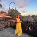 Samiksha Jaiswal Instagram - The perfect golden glitter glow.✨ . . . . . . . . . . . . . . #goldenhour #sunset #kamandalu #ubud #nature #saturday #travel #instagram