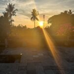 Samiksha Jaiswal Instagram - The perfect golden glitter glow.✨ . . . . . . . . . . . . . . #goldenhour #sunset #kamandalu #ubud #nature #saturday #travel #instagram