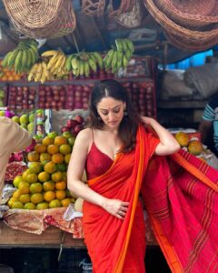 Sandeepa Dhar Instagram - Bringing some colours into the new year ! ❤️ Happy Navreh, gudi Padwa , Ugadi 🫶🏻
.
@sausinbis @mukashu.mua @styledbyabhilasha @sundarii_handmade @aquamarine_jewellery @suta_bombay