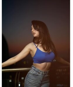Sandeepa Dhar Instagram - I could say something catchy but it seems I already have your attention. 🫶🏻