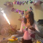 Sangeetha Sringeri Instagram - Happy Birthday to me 💝 Priceless memories of midnight surprise by my Family love you @iam__suchi @the.austa #mom #Dad #Vinay #Gowrish