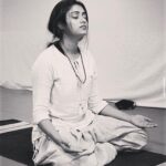 Sangeetha Sringeri Instagram - Yoga kriyas has become a very essential part of my life, it has made me have so much clarity and peace! i begin my day with my kriyas and hit the Fitness studio which gives me more energy to kick start the day 💪 I wish and pray all of you do atleast one yoga kriya a day and meditate 🧘‍♀️ This pic was clicked during one of my practices of Angamardhana, grateful to @sadhguru to have offered so many Yoga kriyas and meditations to us, truly blessed 🙏 Happy International day of yoga 🧘‍♀️
