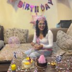 Sangeetha Sringeri Instagram - Happy Birthday to me 💝 Priceless memories of midnight surprise by my Family love you @iam__suchi @the.austa #mom #Dad #Vinay #Gowrish