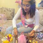 Sangeetha Sringeri Instagram - Happy Birthday to me 💝 Priceless memories of midnight surprise by my Family love you @iam__suchi @the.austa #mom #Dad #Vinay #Gowrish