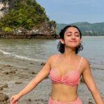Sanjeeta Bhattacharya Instagram - Throwback to soaking in the sun last week before a friendly barber chopped my hair off again. To jumping into the water before noticing the “beware of jellyfish” and “tsunami prone zone” signs. Cheers to the stupid delicious fruit cocktail that led to a terrible cold, cough and clogged ears. Sometimes it’s nice to be blissfully unaware and tanned but this is just so you learn from my mistakes, kids. 🤡💛🤙🏼 Krabi, Thailand