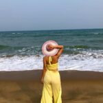 Sanjeeta Bhattacharya Instagram - ☀️ Feeling like a fruit in @thebluehr_ ‘s Sea & Sky collection which is a happy reminder that it’s mango and piña colada season! 🍹 Mahabalipuram, Tamil Nadu, India