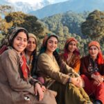 Sanjeeta Bhattacharya Instagram - Postcards from last year in Himachal 🌲 Outtakes from the most beautiful shoot with @bislerilimonataofficial 🌻 #bisleri Himachal Pradesh