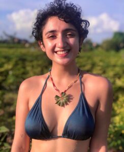 Sanjeeta Bhattacharya Instagram - My sweet guide, Budi made me a necklace out of a leaf as we walked out to the breezy rice fields after wading through the canyon waters of Beji Guwang. As someone who can’t swim properly and to my horror, having slipped inside the watery dark cave (not pictured here since I was busy gasping for air), never have I appreciated sunlight more, I think it shows 🌻

#baliindonesia