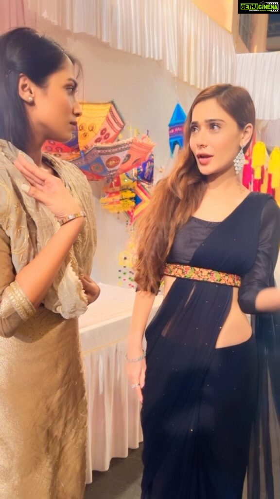 Sara Khan Instagram - 😅😅😅😅😅😅 #sarakhan #aditibhagat #bts #spybahu