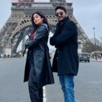 Sathish Krishnan Instagram - Hey Enna Paarva... Paris edition ✌🏼 🎥 @kebajer @colouredcastle #1MinMusic #HeyEnnaPaarva