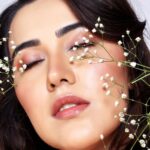Sheena Bajaj Instagram – Beauty Shot by @riyabajaj_photography for @jadoocosmetics 
Makeup & hair @preetydhillon_mua ❤️💐
#blessed #photoshoots #riyabajajphtography